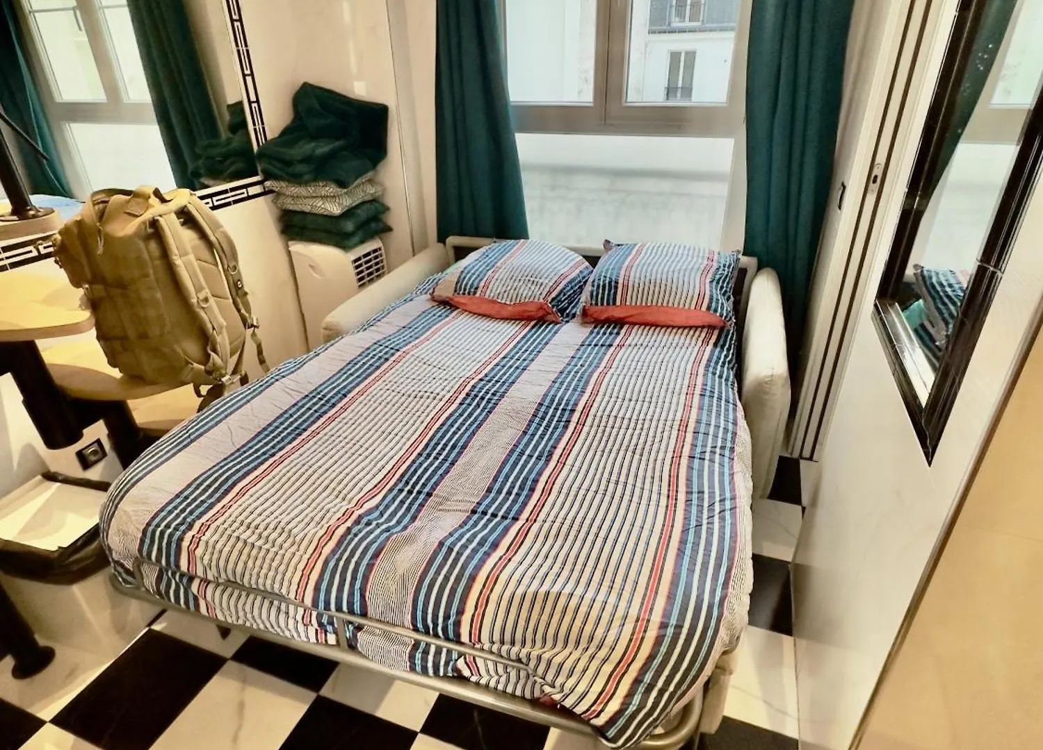 Apartment Charmant Studio Pres Des Champs-Elysees Paris